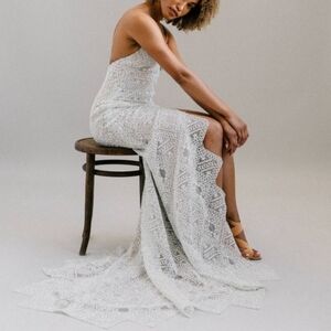 NWT Laudae off-white/nude fitted lace wedding dress with train